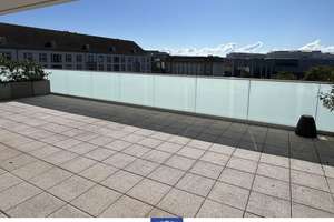 Stilvolle Wohnung mit viel Platz, zwei Bädern und umlaufender Terrasse!