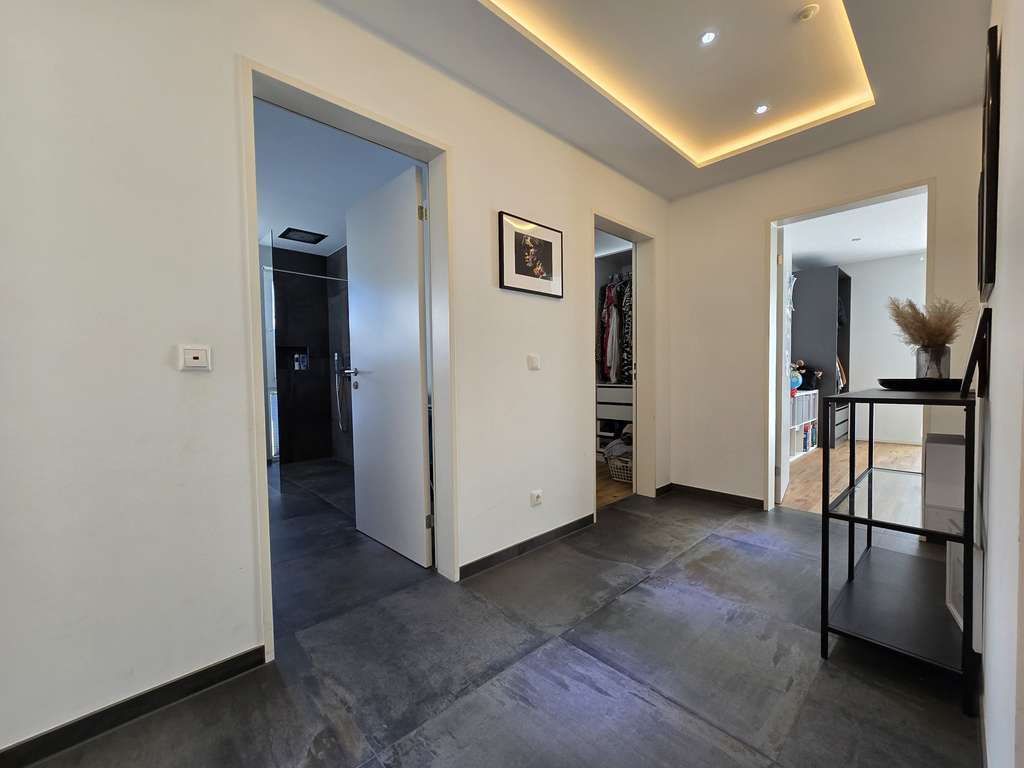 Immobilie in Rötgesbüttel - Exklusive Erdgeschosswohnung mit Garten und zwei Stellplätzen in Rötgesbüttel - Bild 2