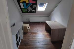 Zentrale 5-Zimmer-Dachgeschosswohnung in Karlsruhe Innenstadt-West – Ideal für WGs – Hirschstraße 35a, 76133 Innenstadt-West, Karlsruhe – Vorschaubild 3