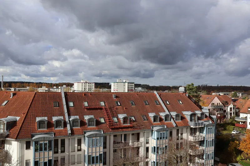 Dachgeschoss, 7. OG, 3-Zi. mit schönem Blick, Westausrichtung und S-Bahnnähe in Fürstenfeldbruck, Fürstenfeldbruck Kreis – Bild 3