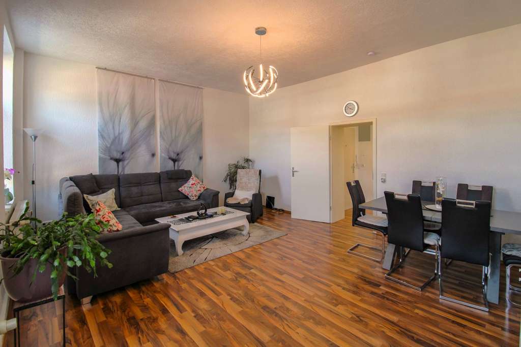 MFH mit 2 Einheiten - großem Außenbereich und Garage - Top-Potenzial in Alsdorf-Mariadorf 