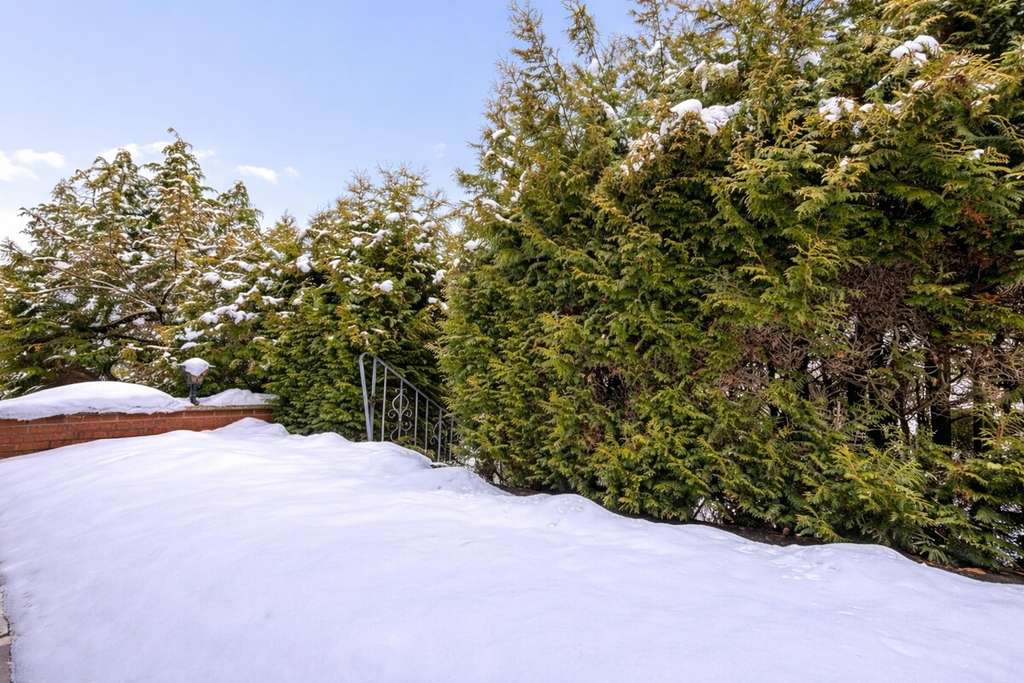 Immobilie in Aurachtal - Bungalow mit viel Potenzial auf großzügigem Grundstück – Terrasse, Keller & Top Lage - Bild 3