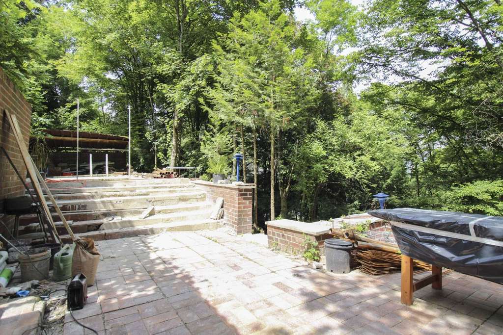 Großes Gartengrundstück mit Pool und Terrasse in Toplage von Stuttgart