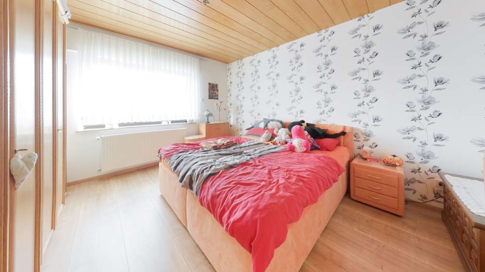 Immobilie in Kirkel - Topgepflegt und attraktiv gelegen - Zweifamilienhaus mit tollem Garten, 2 Garagen und Nebengebäude - Bild 6