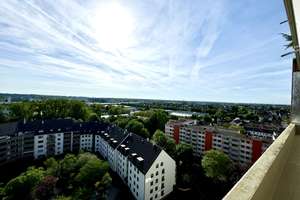 HELLE GERÄUMIGE 3 ZKB MIT HERRLICHEM WEITBLICK ÜBER AUGSBURG! ZUM SELBSTBEZUG ODER ZUR KAPITALANLAGE – Die vollständige Adresse der Immobilie erhältst du vom Anbieter., 86167 Lechhausen-Ost, Augsburg – Vorschaubild 3