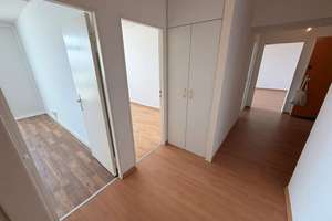 Geräumige 3-Zimmer-Wohnung mit Balkon im 11.OG! – Angerburger Allee 49, 14055 Westend, Berlin – Vorschaubild 3