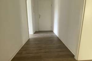 Renovierte und zentrale 2,5-Zi-Whg. ab sofort vermietbar! – Essener Str. 125, 45141 Stoppenberg, Essen – Vorschaubild 2