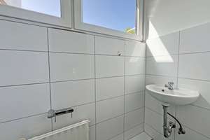 CHARMANTE 2-RAUM DACHGESCHOSSWOHNUNG IN KÖLN MÜNGERSDORF - DACHTERRASSE - AUFZUG - BLICK INS GRÜNE – Die vollständige Adresse der Immobilie erhältst du vom Anbieter., 50933 Müngersdorf, Köln – Vorschaubild 15