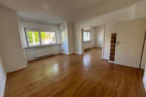 Großzügige Dreizimmerwohnung im Erdgeschoss eines Dreifamilienhauses mit Gartenanteil MA-Käfertal