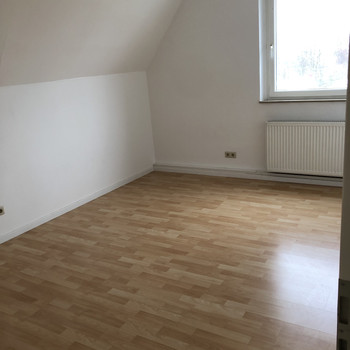 renovierte 3 Zimmer Dachgeschosswohnung