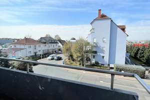 MT an CS 28.4. zum 16.5 Stilvolle 2 Zimmer Wohnung mit Balkon – Büdinger Str. 9, 61118 Bad Vilbel – Vorschaubild 1