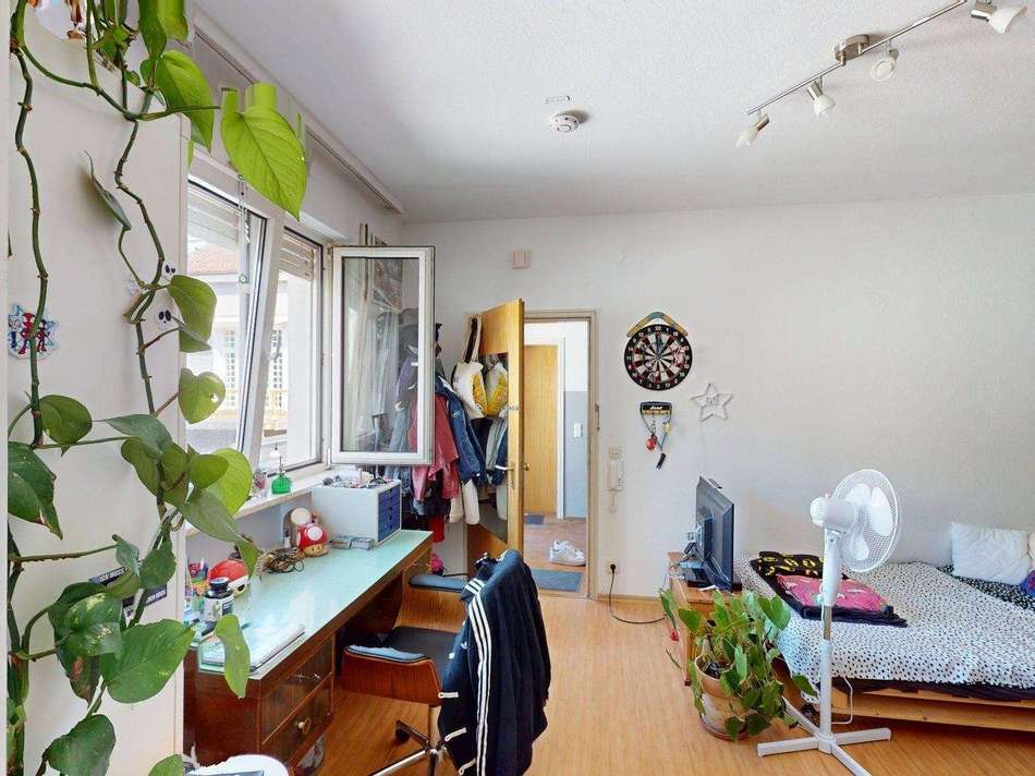 Hinterhaus OG re, Wohnen Schla