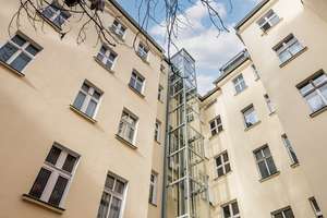 3-Zimmerwohnung in Top Lage: Stuck, Dielenboden und Balkon! Jetzt provisionsfrei und bezugsfertig! – Die vollständige Adresse der Immobilie erhältst du vom Anbieter., 10119 Prenzlauer Berg, Berlin – Vorschaubild 15
