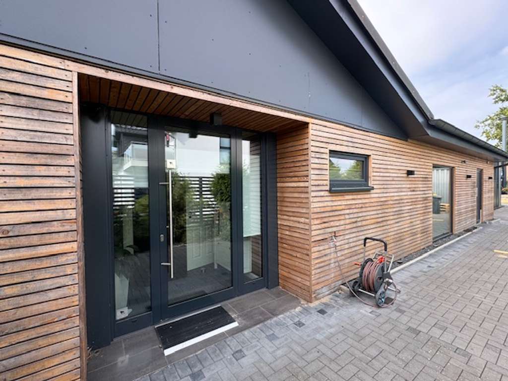 Immobilie in Bardowick - Bungalow mit Glasanbau ideal zum Wohnen und/oder Gewerbe intelligent kombiniert,  - Bild 2