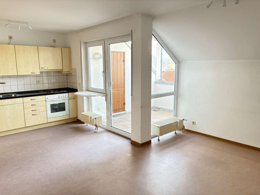 Immobilie in Donzdorf - Kompakte DG-Wohnung in Seniorenanlage mit Balkon und TG-Stellplatz. Sofort frei! - Bild 4