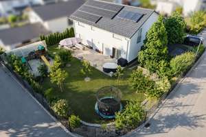 Modernes 217-m²-Familienhaus mit 8 Zimmern, PV-Speicher, Wallbox, Solar & großem Garten