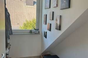 gemütliche, sehr helle 2-Zimmer-DG-Wohnung mit Balkon in Düsseldorf – Die vollständige Adresse der Immobilie erhältst du vom Anbieter., 40593 Benrath, Düsseldorf – Vorschaubild 3