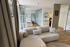 Exklusives, voll möbliertes City-Apartment mit großem Sonnenbalkon – All Inclusive 
