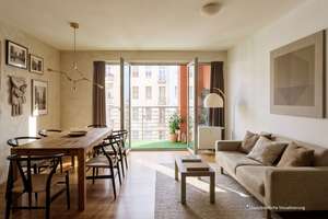 Lichtdurchflutete Wohnung mit Ausblick und 2 Balkonen – Weinbergsweg 2, 10119 Mitte (Ortsteil), Berlin – Vorschaubild 1