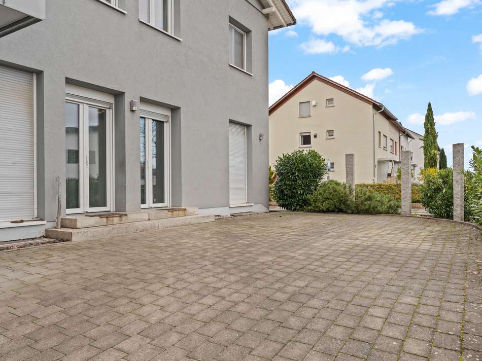 Vorplatz Gewerbeeinheit