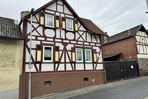 Preiswertes 6-Raum-Fachwerkhaus mit Burgblick in Langgöns – Aulbachstraße 29, 35428 Gießen (Kreis) – Vorschaubild 1