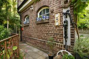 Krefeld-Fischeln: kernsaniertes Altbau-Juwel mit traumhaftem Sonnengrundstück und Wintergarten! – Die vollständige Adresse der Immobilie erhältst du vom Anbieter., 47807 Fischeln, Krefeld – Vorschaubild 31