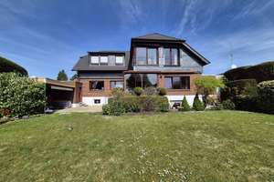 *** Exklusives 2-Familien-Haus auf 1032 m² großem Grundstück sucht neue Eigentümer! ***
