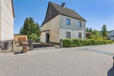 Einfamilienhaus mit Nebengebäude und großem Grundstück in Merenberg