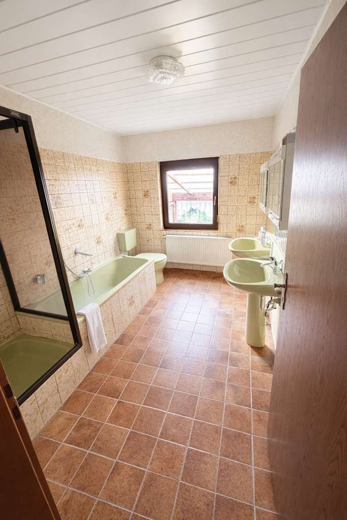 Immobilie in Wetzlar - Geräumiges, lichtdurchflutetes Einfamilienhaus – ideal für vielfältige Nutzungsmöglichkeiten. - Bild 3