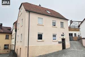 VERKAUFT! Modernisiertes 2-Parteienhaus im Zentrum von Stadtsteinach für Kapitalanleger und Selbstnu – Die vollständige Adresse der Immobilie erhältst du vom Anbieter., 95346 Stadtsteinach – Vorschaubild 1