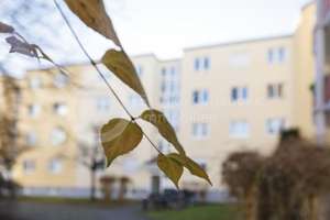 München Untermenzing – Freundliche und helle 2 ZKB mit Loggia, EBK,  TG Stellplatz, etc.