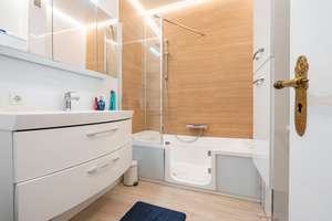 Direkt am Strand - Terrassenwohnung über zwei Ebenen mit Elbblick – Die vollständige Adresse der Immobilie erhältst du vom Anbieter., 22587 Blankenese, Hamburg – Vorschaubild 5