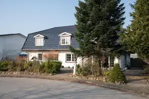Viel Platz für Familie & Beruf – Mansarddachvilla mit Potenzial in Schuby – Schleswig-Flensburg (Kreis) – Vorschaubild 1