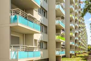Erstbezug nach Sanierung: familienfreundliche 3-Zimmer-Wohnung mit Balkon – Hopfgartenstr. 4, 1307 Dresden – Vorschaubild 1
