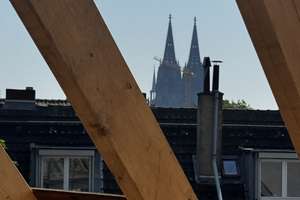DOMBLICK FÜR ALLE : Helle, ruhige Zwei-Zimmer-Dachgeschoss-Wohnung mit Balkon – Die vollständige Adresse der Immobilie erhältst du vom Anbieter., 50670 Altstadt/Nord, Köln – Vorschaubild 2
