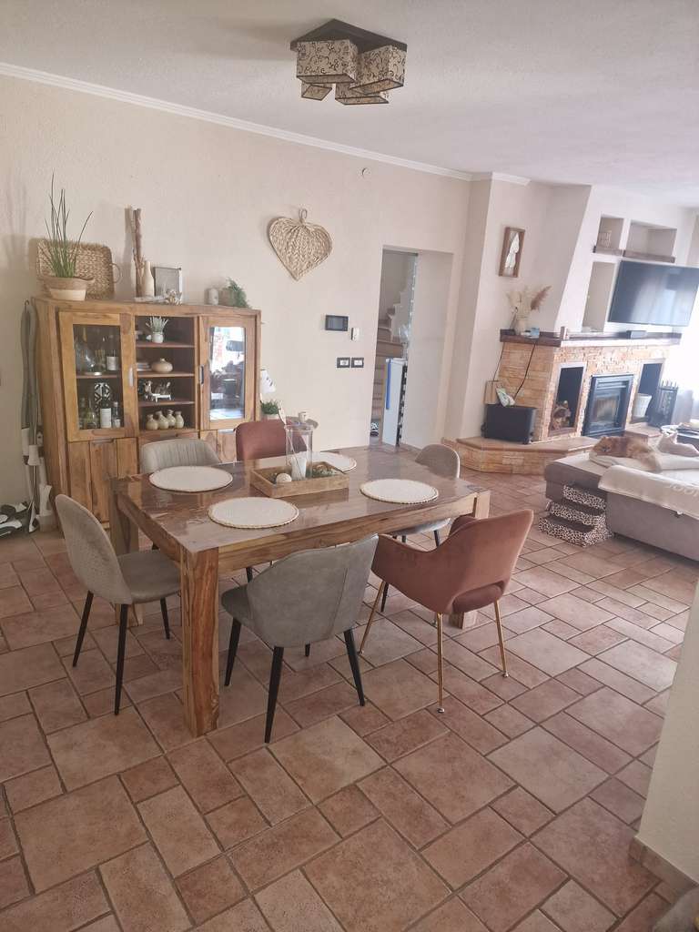 Immobilie in Herzogenrath - Ideal für Familie & Investoren: Kernsaniertes EFH mit 2 separaten Apartments in Kohlscheid - Bild 1