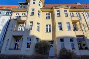 1 - Raumwohnung mit Balkon im Schönen Altbau