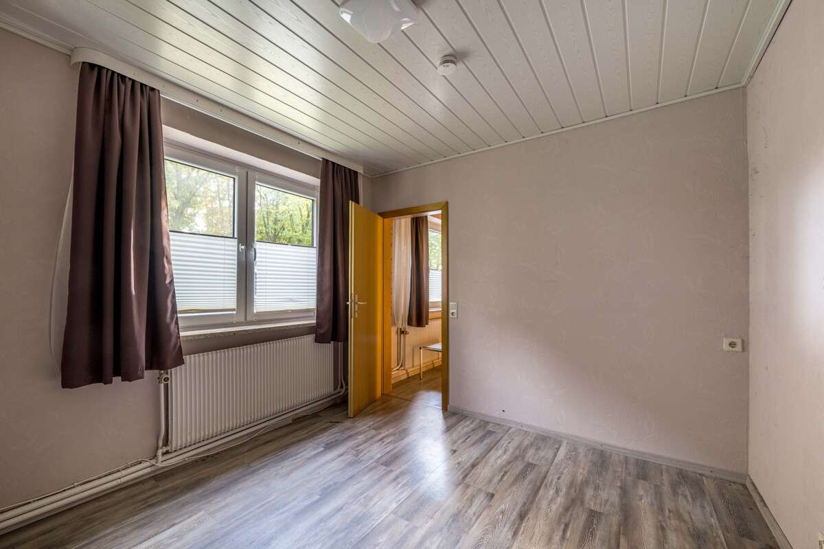 Immobilie in Geestland - Einzigartiges Einfamilienhaus in Debstedt: Geräumiges Wohnen mit zwei Garagen und großem Grundstück - Bild 12