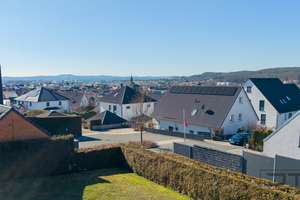 Bindlacher Bestlage mit einzigartigem Fernblick: Stilvoll modernisiertes 2001er EFH mit ELW & Pool! – Die vollständige Adresse der Immobilie erhältst du vom Anbieter., 95463 Bindlach – Vorschaubild 40