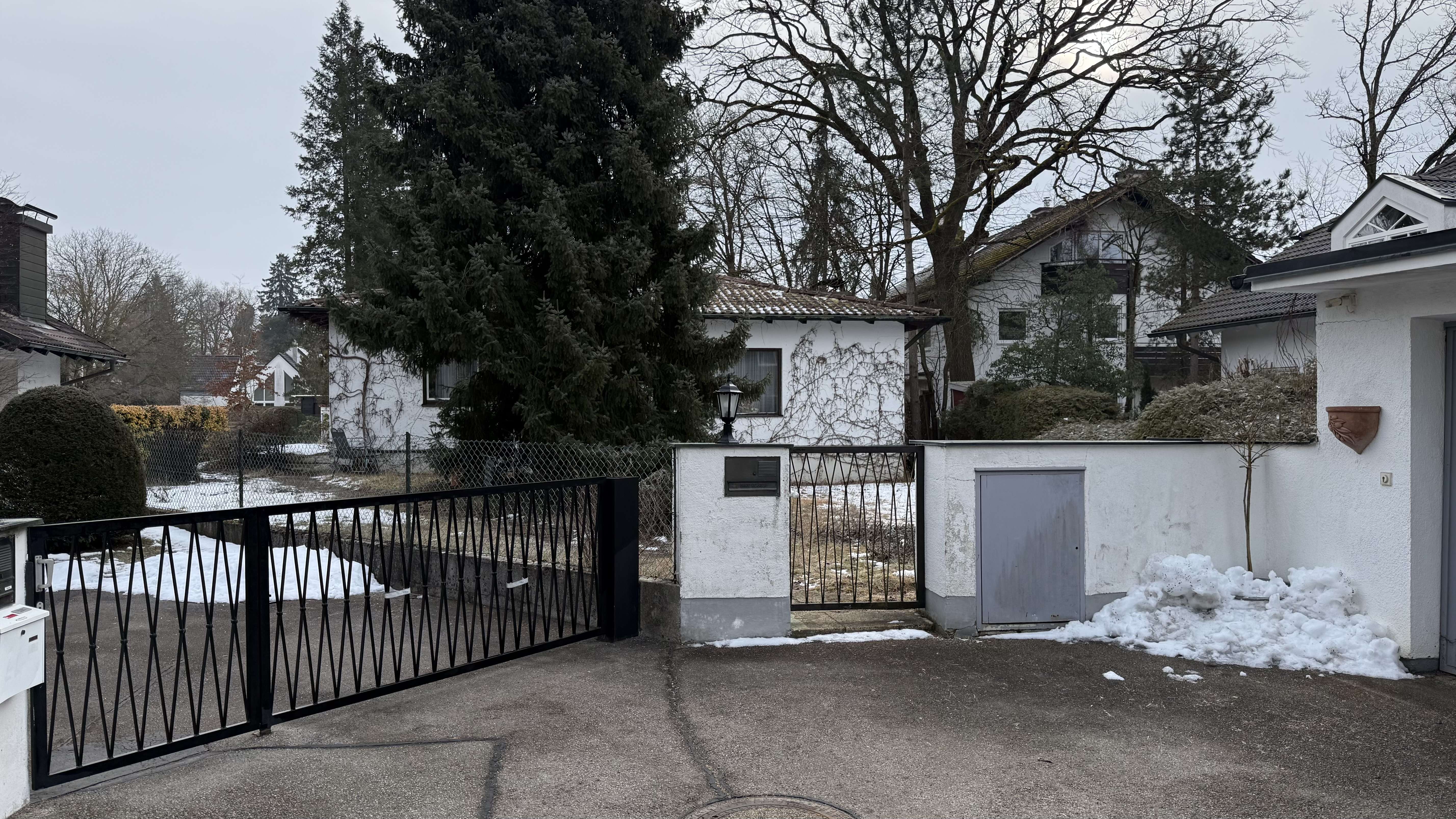 Von privat: Einfamilienhaus mit großem Grundstück in München-Perlach, München – Bild 1