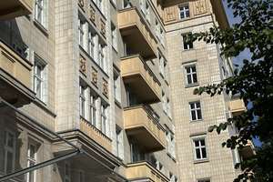 Sofort Verfügbare 2-Zimmer Wohnung im Denkmalensemble Karl-Marx-Allee mit Aussicht – Die vollständige Adresse der Immobilie erhältst du vom Anbieter., 10243 Friedrichshain, Berlin – Vorschaubild 2