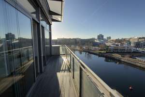 Penthouse direkt an der Spree – große Terrasse & Garage, bezugsfrei