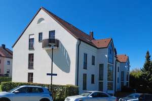 Attraktive 2,5-Zimmer-Dachgeschosswohnung Loggia plus Balkon, TG-Stellplatz, frei, ohne Provision