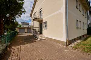 Charmantes Zweifamilienhaus/DHH mit wunderschönem Garten in guter Lage von Dietzenbach – Offenbach (Kreis) – Vorschaubild 4