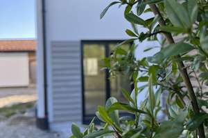 lichtdurchfluteter Neubau - sonnenverwöhnte Doppelhaushälfte mit Bergblick - provisionsfrei – Die vollständige Adresse der Immobilie erhältst du vom Anbieter., 83677 Reichersbeuern – Vorschaubild 1