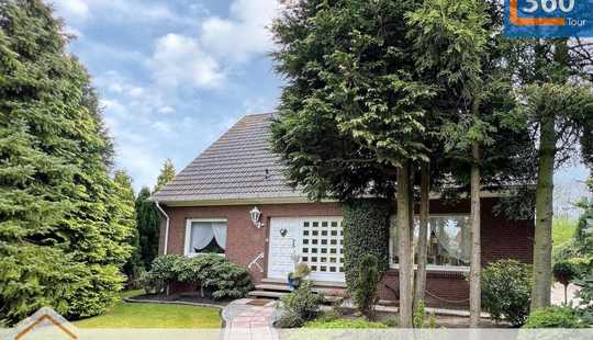 Bild von Familienidyll mit Privatsphäre: Großzügiges Zuhause mit Einliegeroption im Grünen