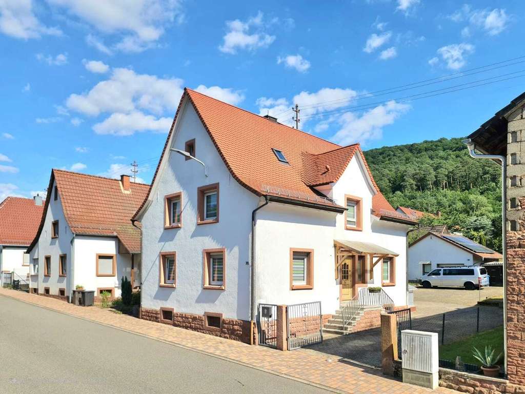 Immobilie in Spirkelbach - Modernisiertes Einfamilienhaus - neues Dach - PV-Anlage - 2 Garagen - Hof und Garten! - Bild 2