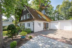 westimmobilien: Traumgrundstück in Schnelsen… Weißer Wohntraum mit familiengerechtem Grundriss – Die vollständige Adresse der Immobilie erhältst du vom Anbieter., 22457 Schnelsen, Hamburg – Vorschaubild 1