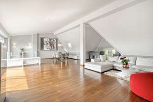 Tolle Dachgeschoß-Wohnung mit Terrasse in Alt-Oberkassel