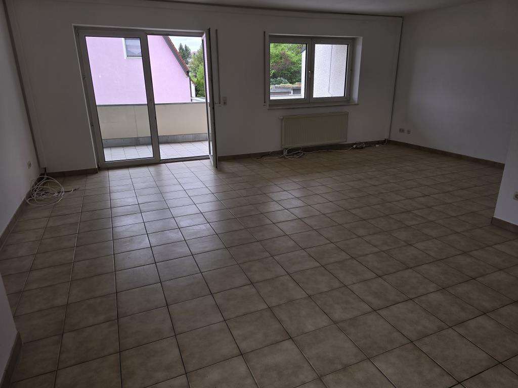 Immobilie in Lappersdorf - großzügige Maisonette-Wohnung mit großem Südbalkon, Garage und Carport - Bild 4